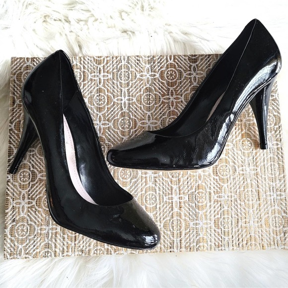 STEVE MADDEN Unityy Black Patent Leather Pump - Picture 2 of 4
